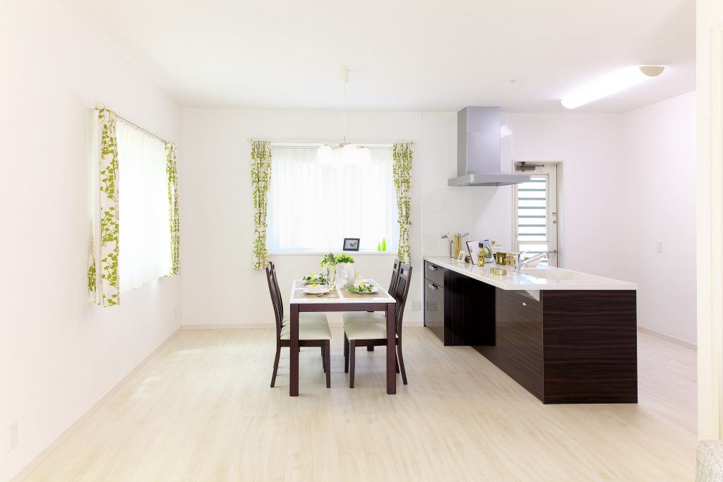 apartment-architecture-ceiling-271647-1024x683